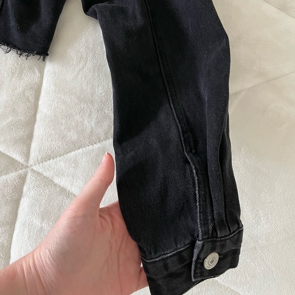 Forever 21 Cropped Black Jean Jacket - Picture 5 of 7